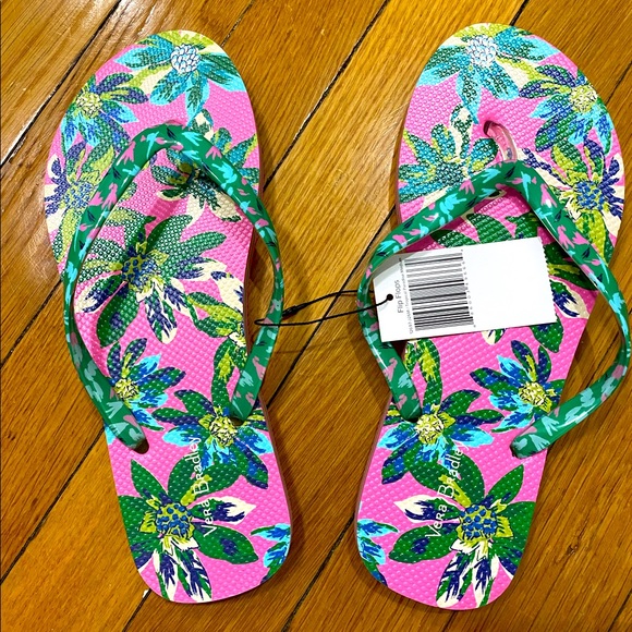 Vera Bradley Shoes - NWT Vera Bradley flip flops - size medium (M)
